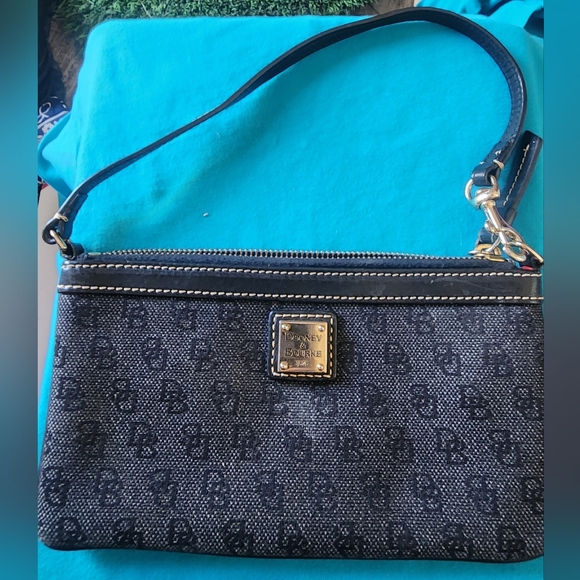 Dooney & Bourke Handbags - Dooney and bourke excellent condition wristlet